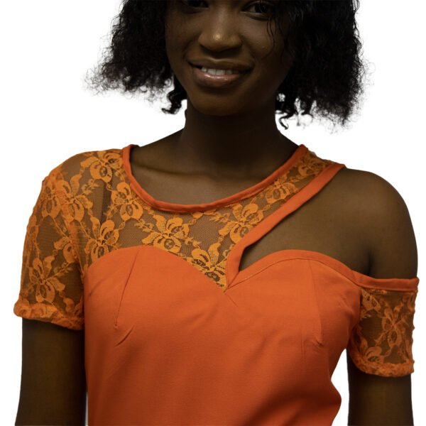 Robe Armanie à Dentelle – Image 3